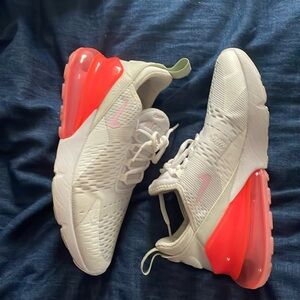 Nike 270